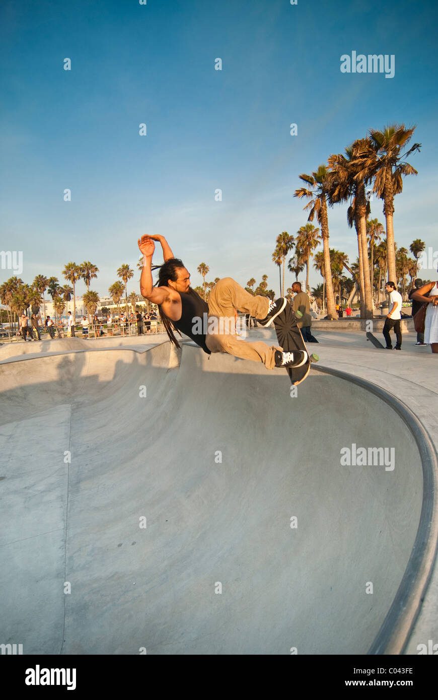 Skateboarder am berühmten Venice Beach, Kalifornien Stockfoto