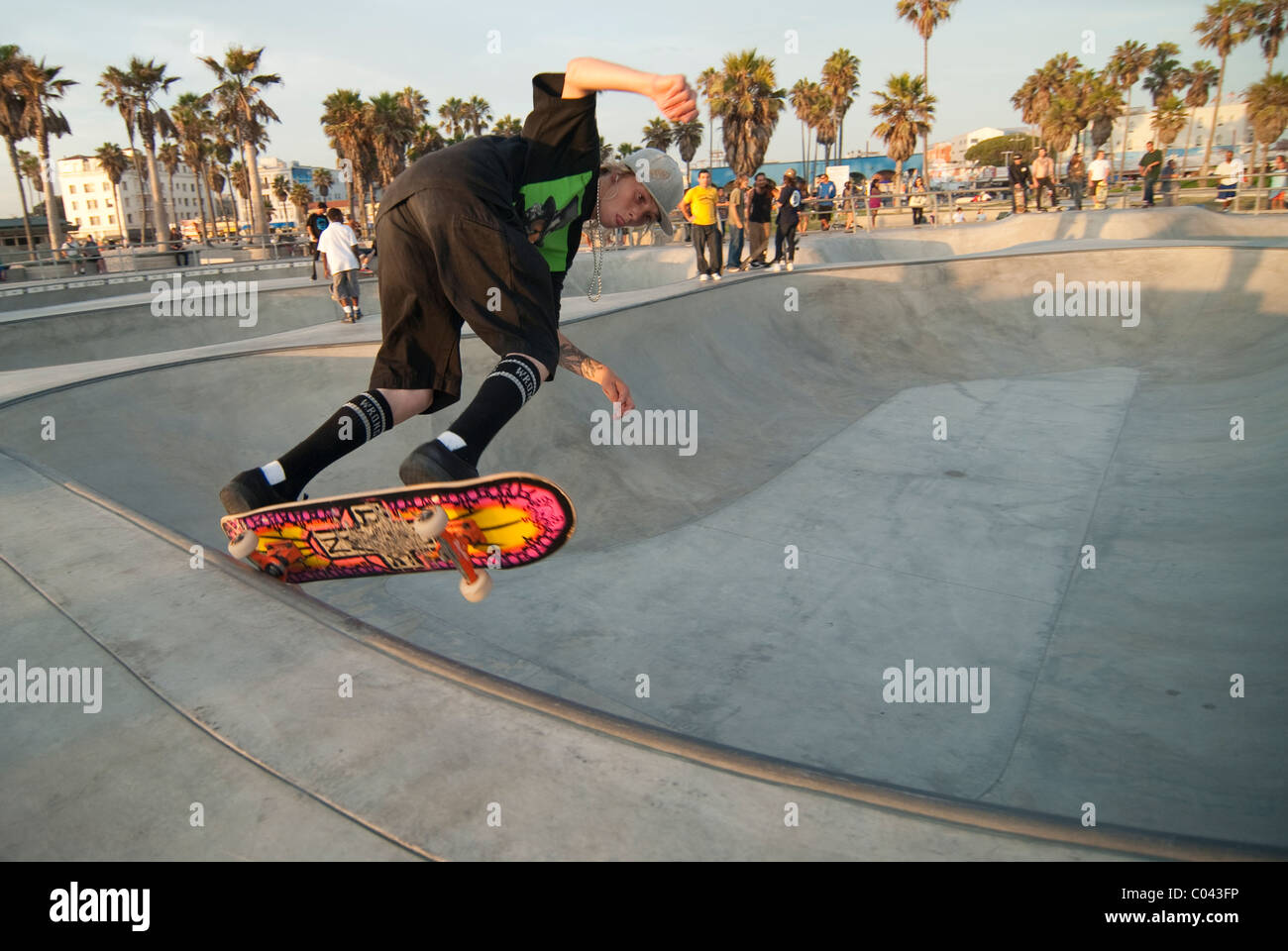 Skateboarder am berühmten Venice Beach, Kalifornien Stockfoto