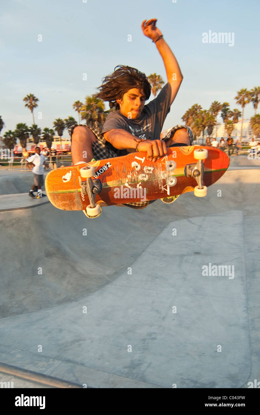 Skateboarder am berühmten Venice Beach, Kalifornien Stockfoto