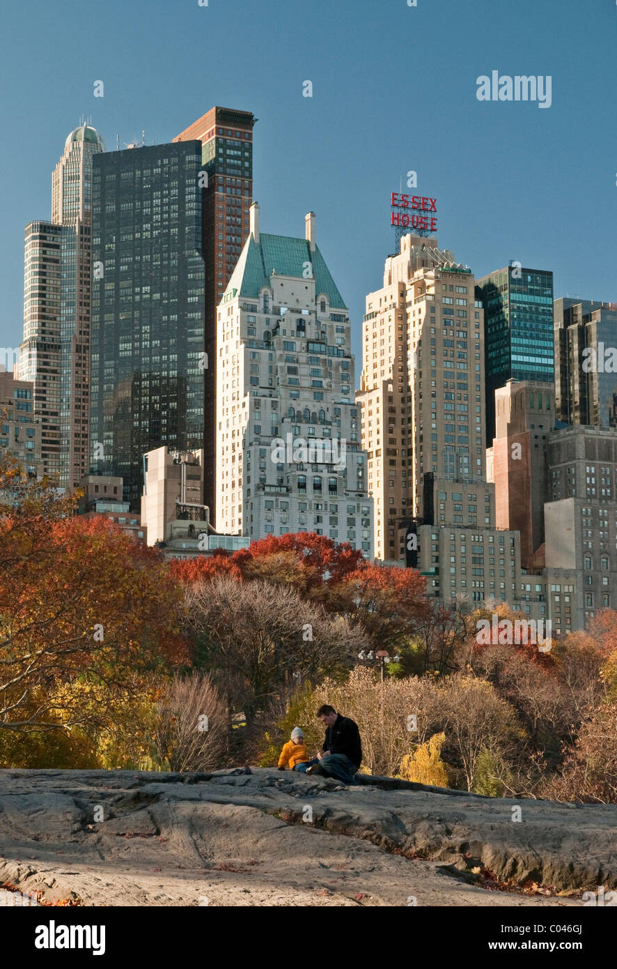 Central Park South Skyline in New York City im Herbst Stockfoto