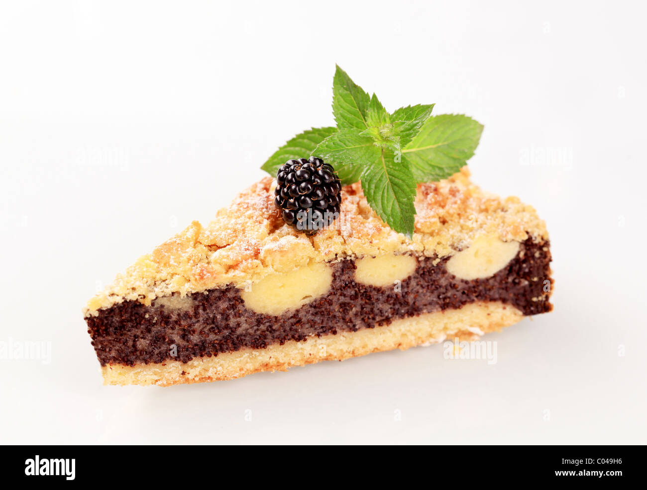 Stück Kuchen mit Krümel-topping Stockfoto