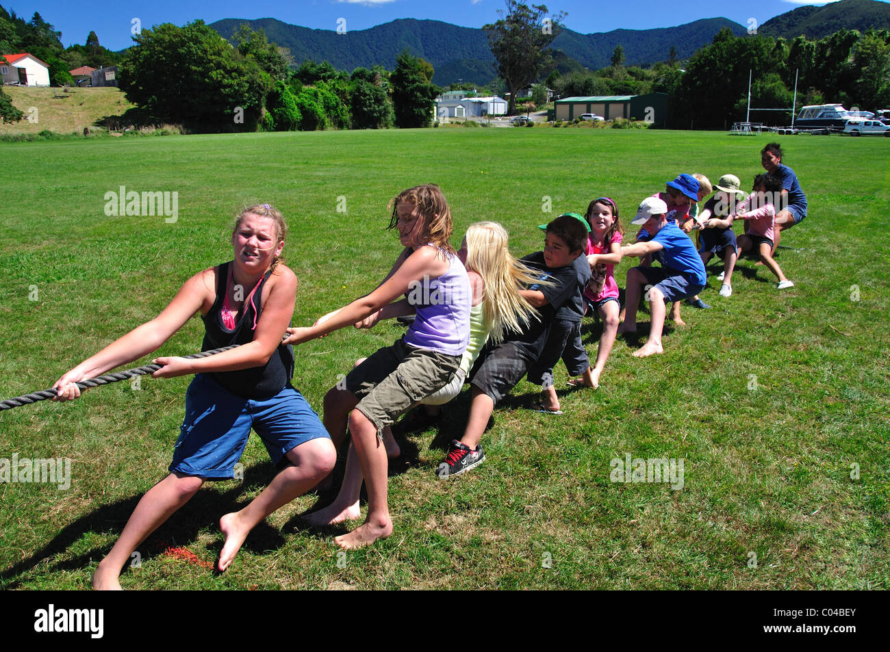 Kinderziehen bei einer örtlichen Festveranstaltung, Havelock, Marlborough Region, South Island, Neuseeland Stockfoto