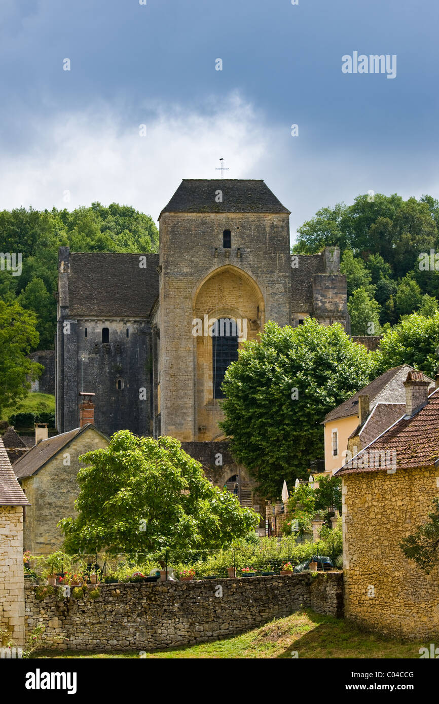Traditionelle französische Gebäude in St. Amand de Coly, Dordogne, Frankreich Stockfoto