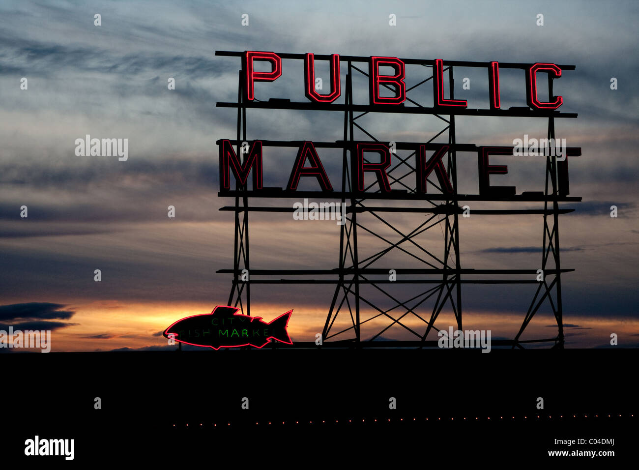 Zeichen über dem Pike Place Market in Seattle, WA, USA. Stockfoto