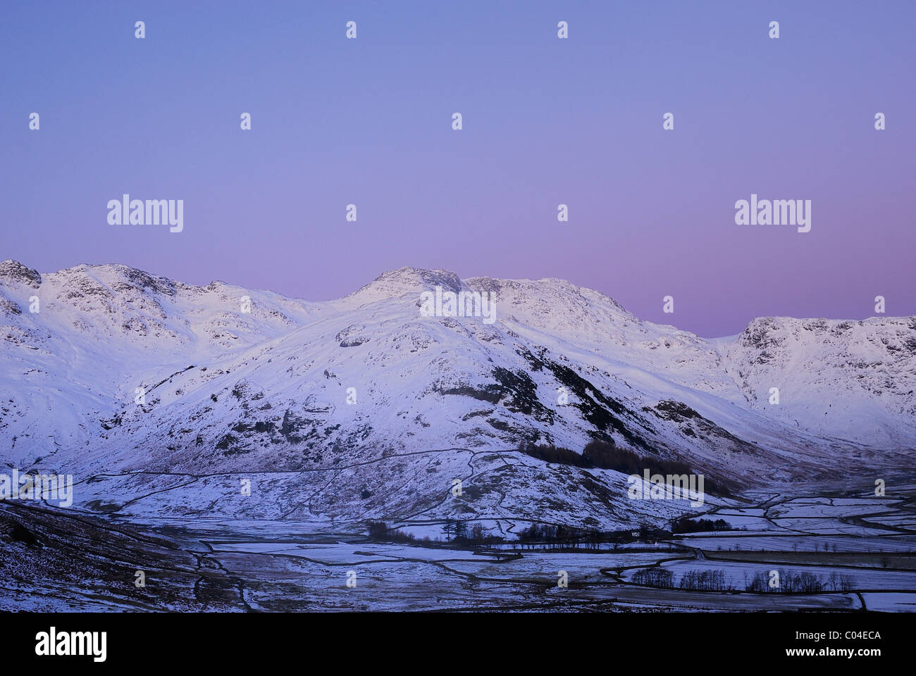 Nordwestgrat im Morgengrauen im Winter im englischen Lake District Stockfoto