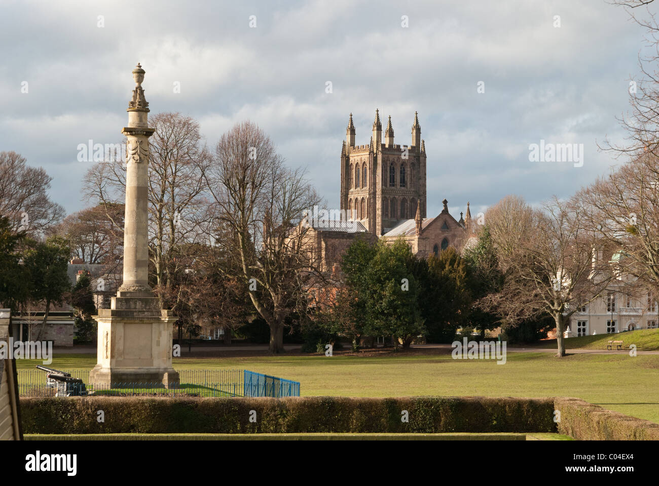 Nelsons Denkmal mit Hereford Kathedrale im Hintergrund Stockfoto