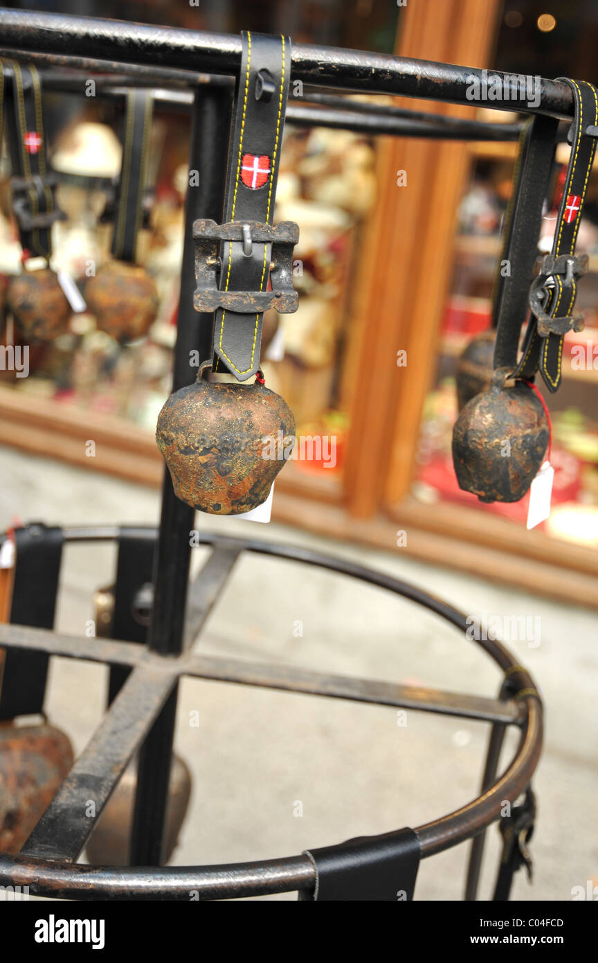 Kleine Schweizer Kuh Glocke Souvenirs zum Verkauf Stockfoto