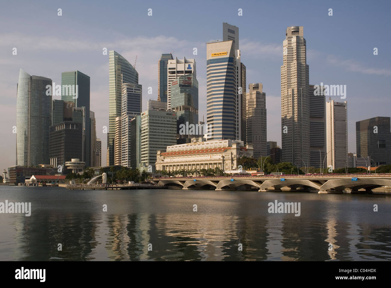 Skyline von Singapur über Marina Bay Stockfoto