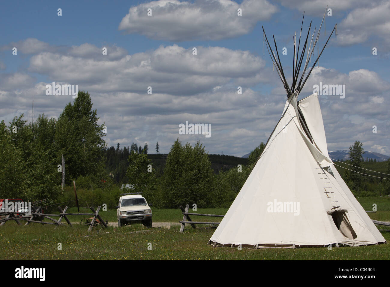 Plains indians wigwam -Fotos und -Bildmaterial in hoher Auflösung – Alamy