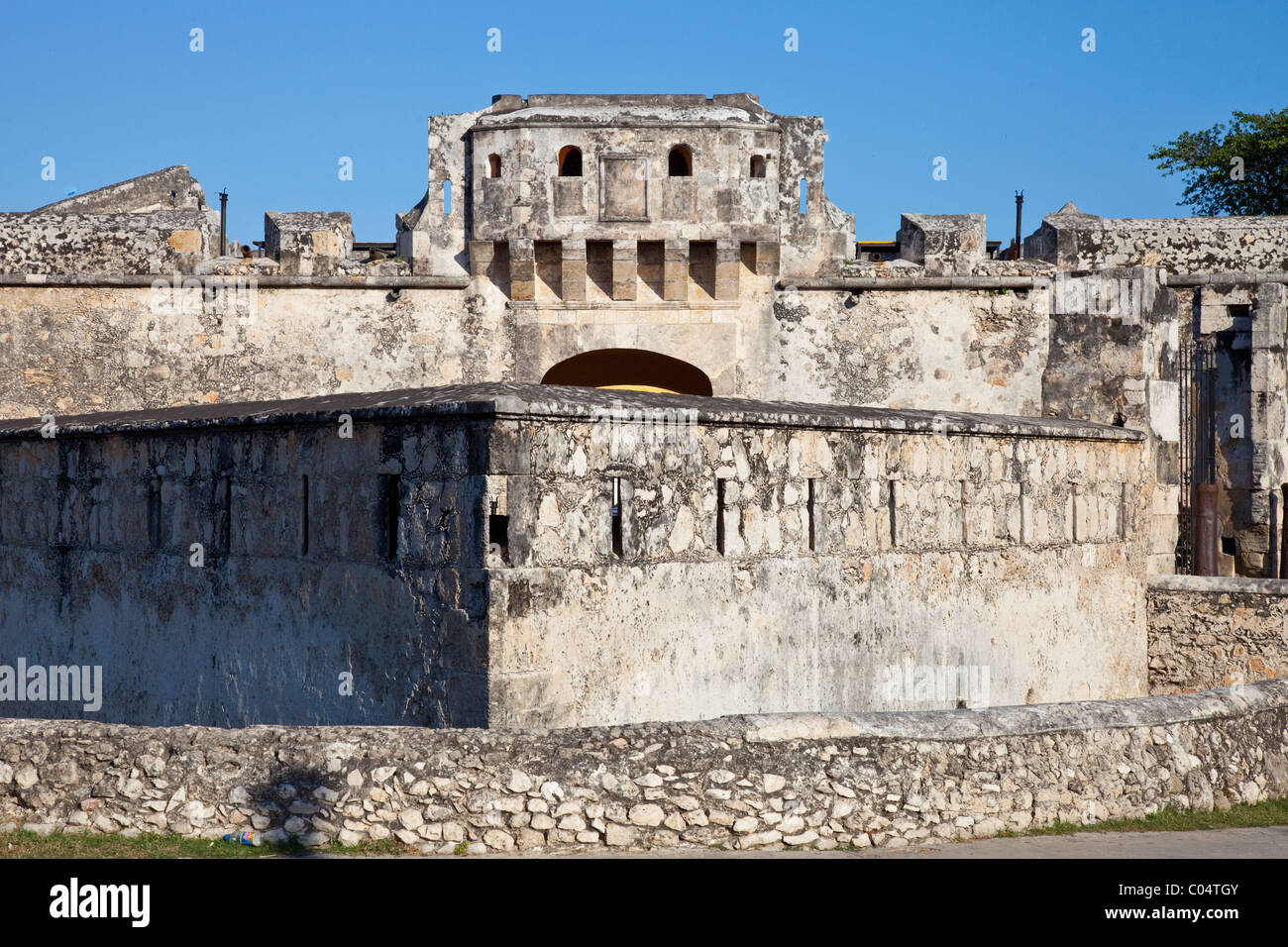 Tor zu den spanischen Kolonialstadt Wänden in Campeche, Mexiko Stockfoto