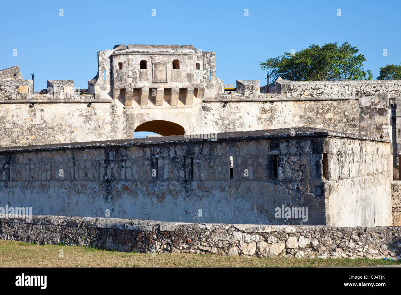 Tor zu den spanischen Kolonialstadt Wänden in Campeche, Mexiko Stockfoto
