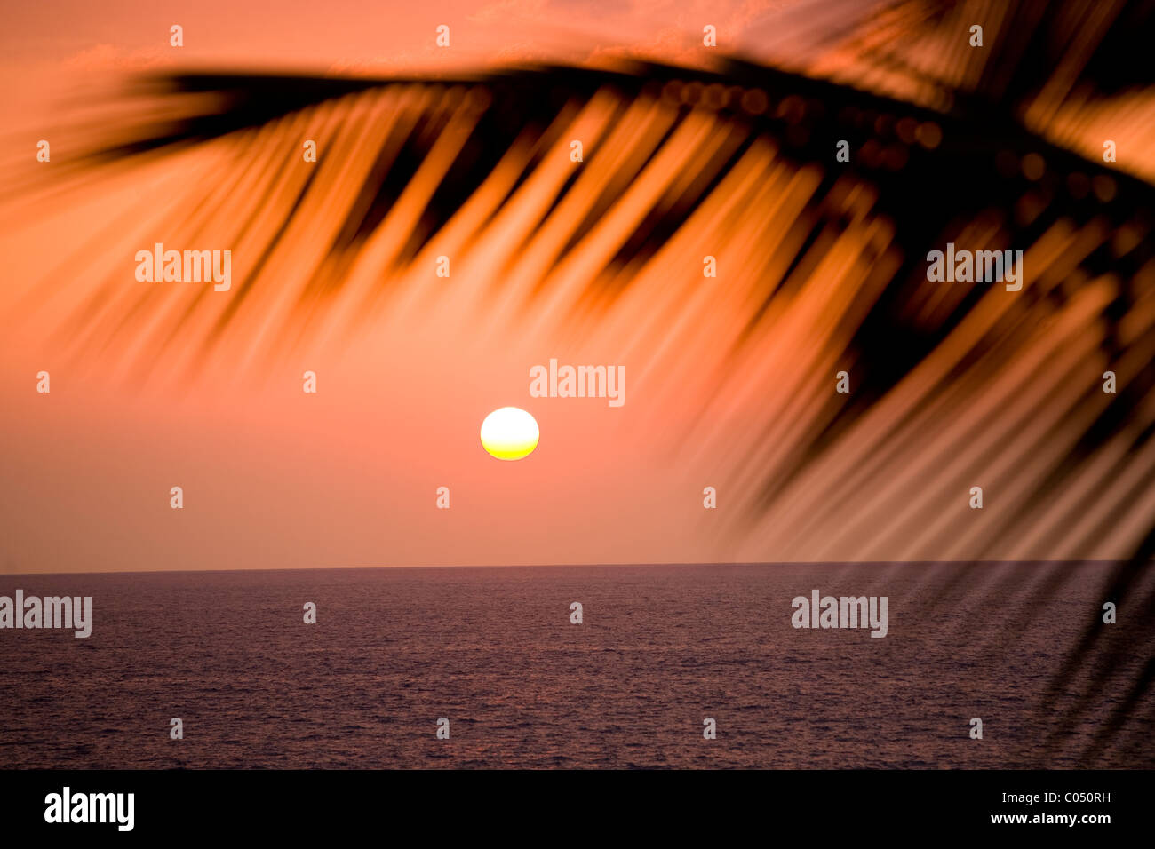 Kailua-Kona-Strand in Hawaii bei Sonnenuntergang Stockfoto