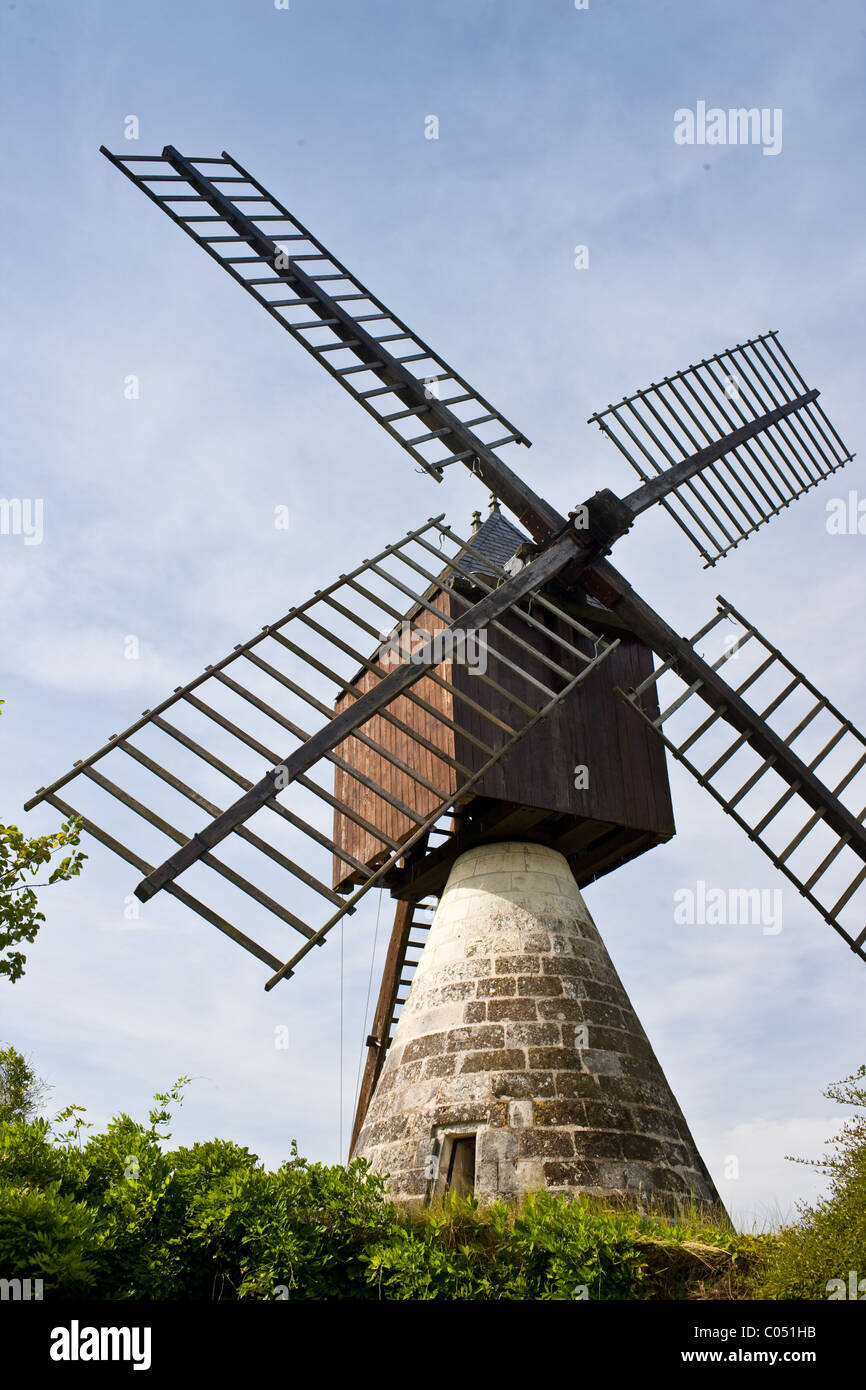 Windmühle, Moulin ein Schlot, bei La Herpiniere in der Nähe von Saumur, Loire-Tal, Frankreich Stockfoto