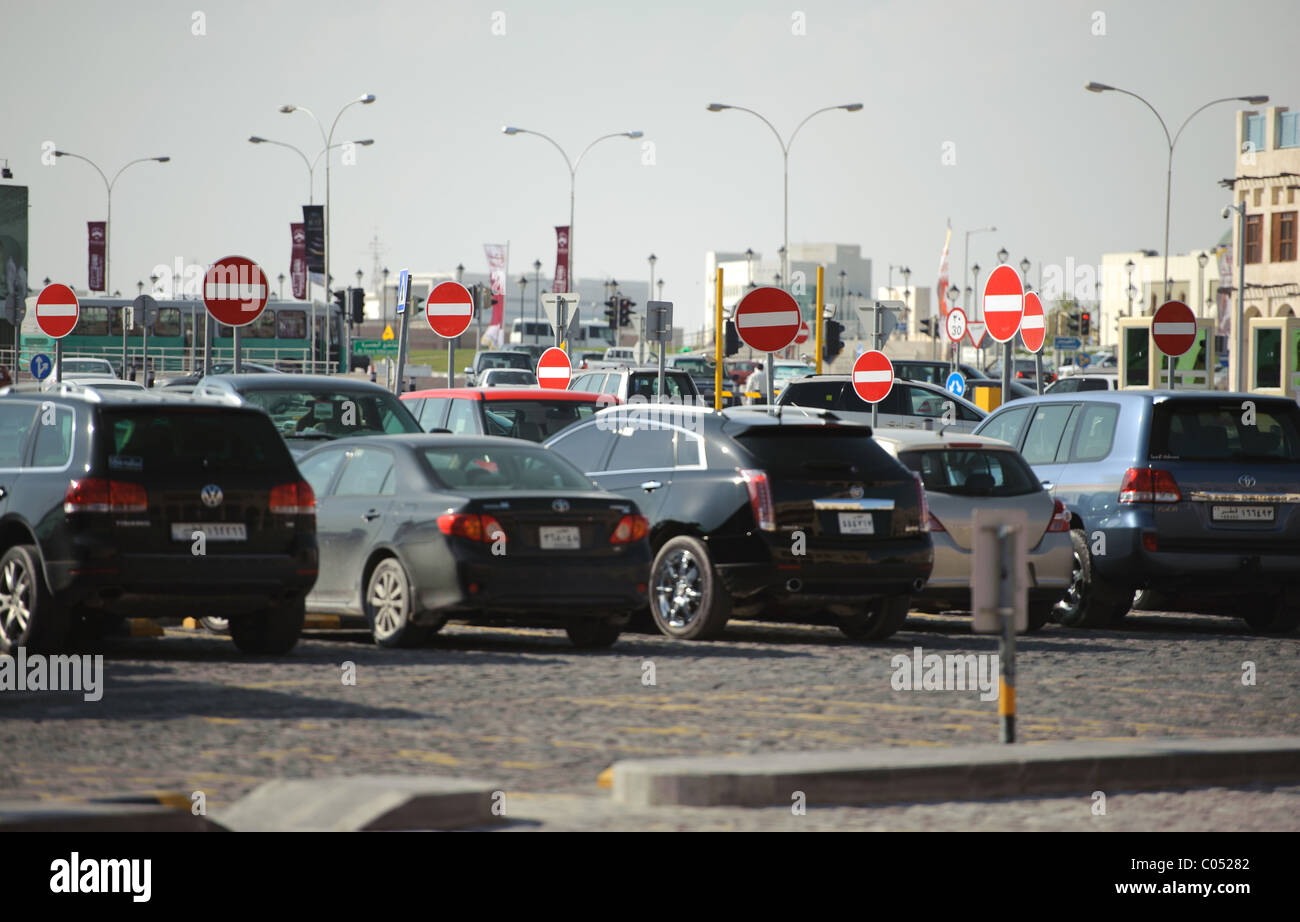 Kein Eintrag-Schilder - Parkplatz in Doha, Katar Stockfoto