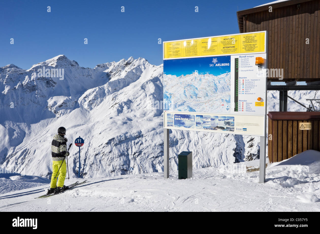 St. Anton am Arlberg, Tirol, Österreich. Ski Gebiet Pistenplan an Spitze der blauen laufen R11 auf Rendl Berg in Österreichische Alpen Stockfoto