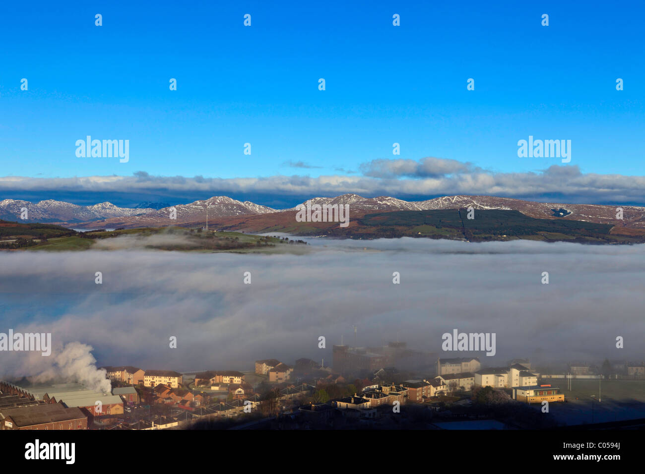 Nordansicht des Flusses Clyde und die Argyle Hills Winter morgens wenn der tief liegende Nebel am Fluss ist Stockfoto