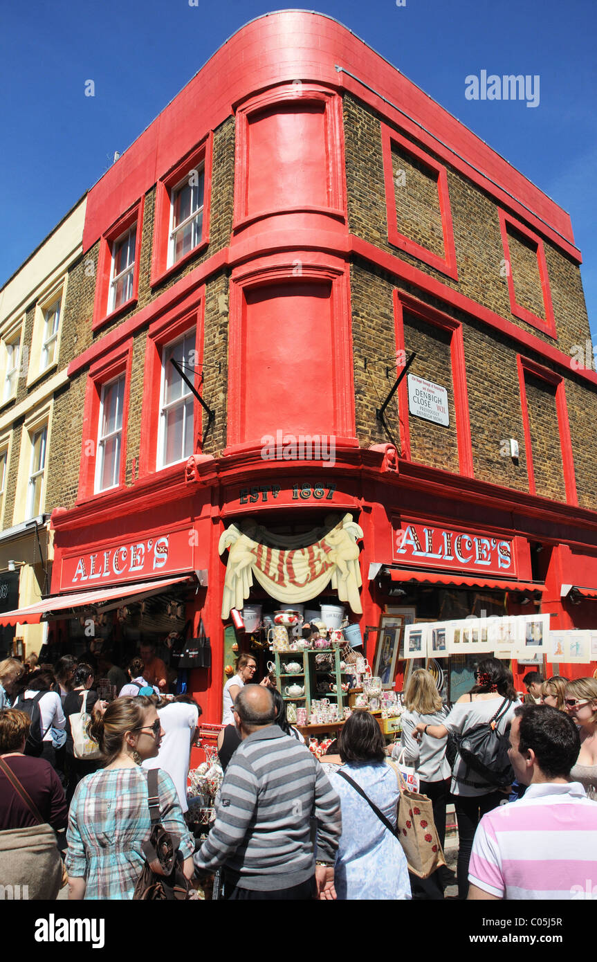 Der Portobello Market an einem Samstag Nachmittag Stockfoto