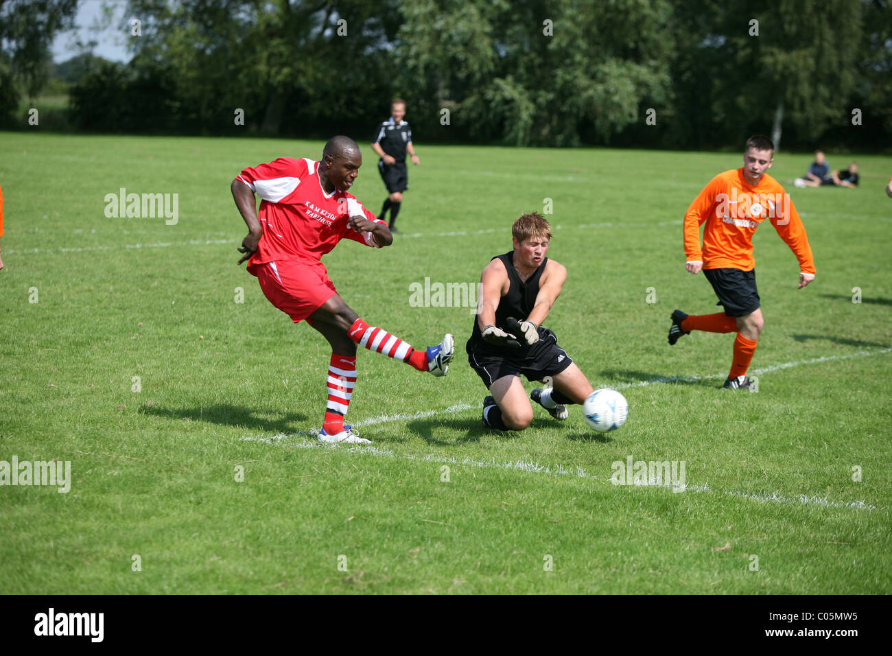 Amateur-Fußballspiel Stockfoto