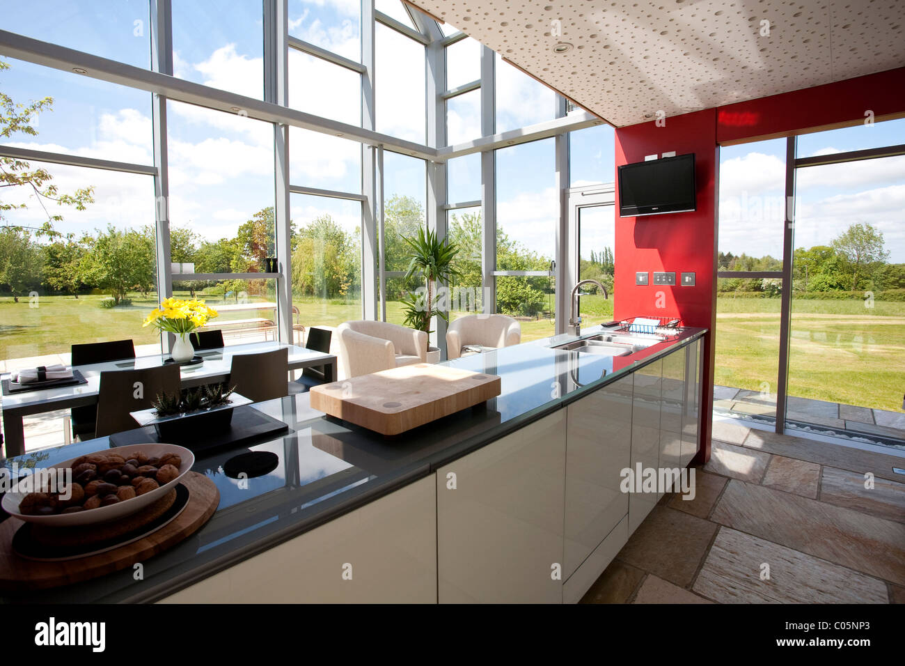 Offene Küche die gleitende Haus Suffolk England. Foto: Jeff Gilbert Stockfoto