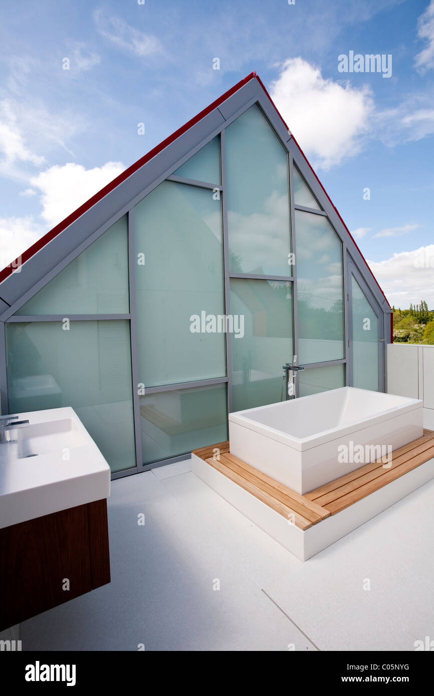 Open Sie Roof Top Badezimmer der gleitenden Haus Suffolk England. Foto: Jeff Gilbert Stockfoto