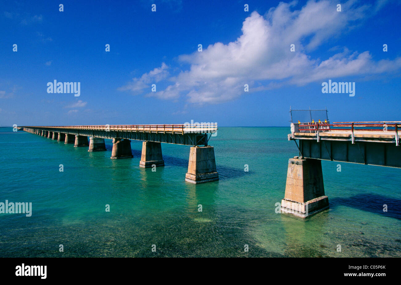 Eisenbahnbrücke über den Overseas Highway zerstört durch einen Hurrikan, Florida Keys Stockfoto