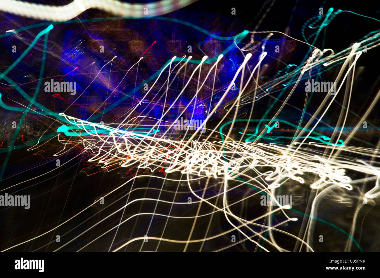 Eine verschwommene Hauptstraße in Schottland Stockfoto