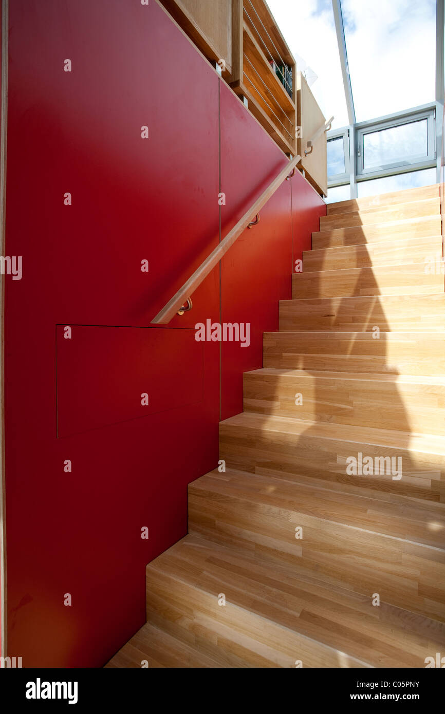 Innentreppe von The Sliding House Suffolk England. Foto: Jeff Gilbert Stockfoto