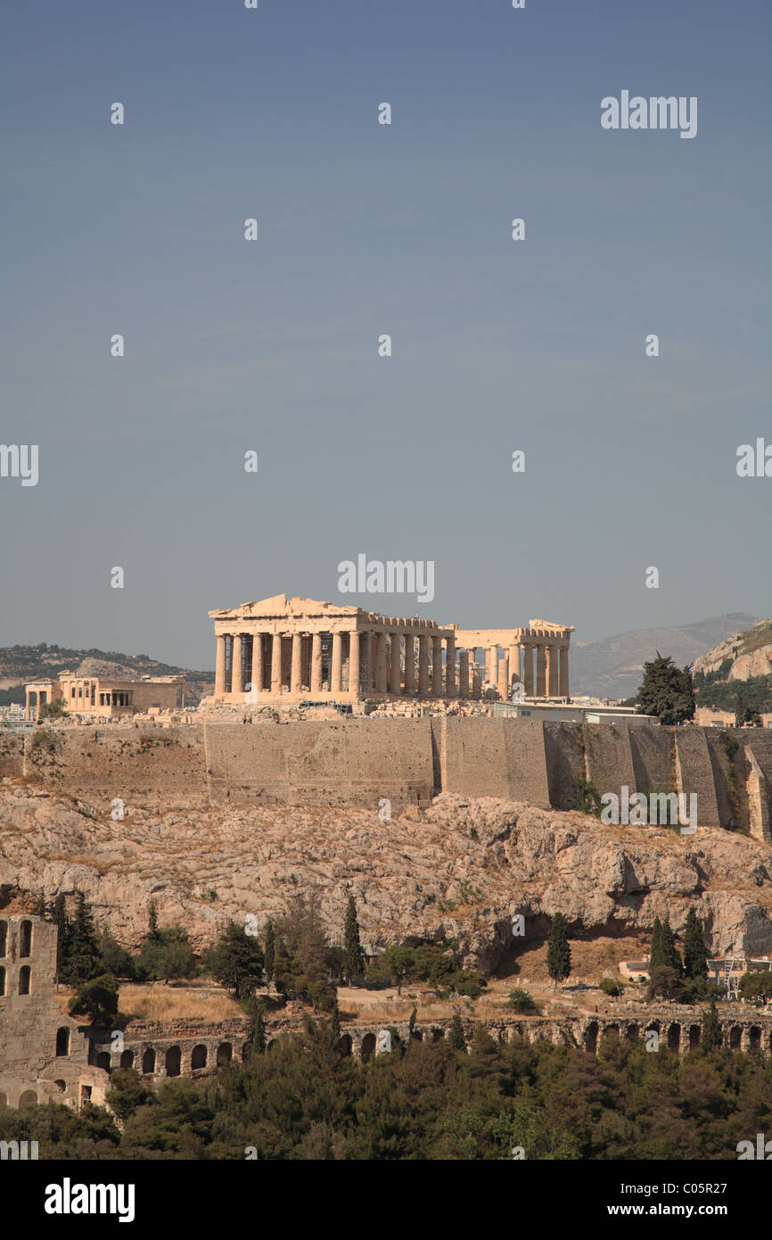Blick auf die Akropolis und den Parthenon von Filopappos Hill, Athen, Griechenland Stockfoto