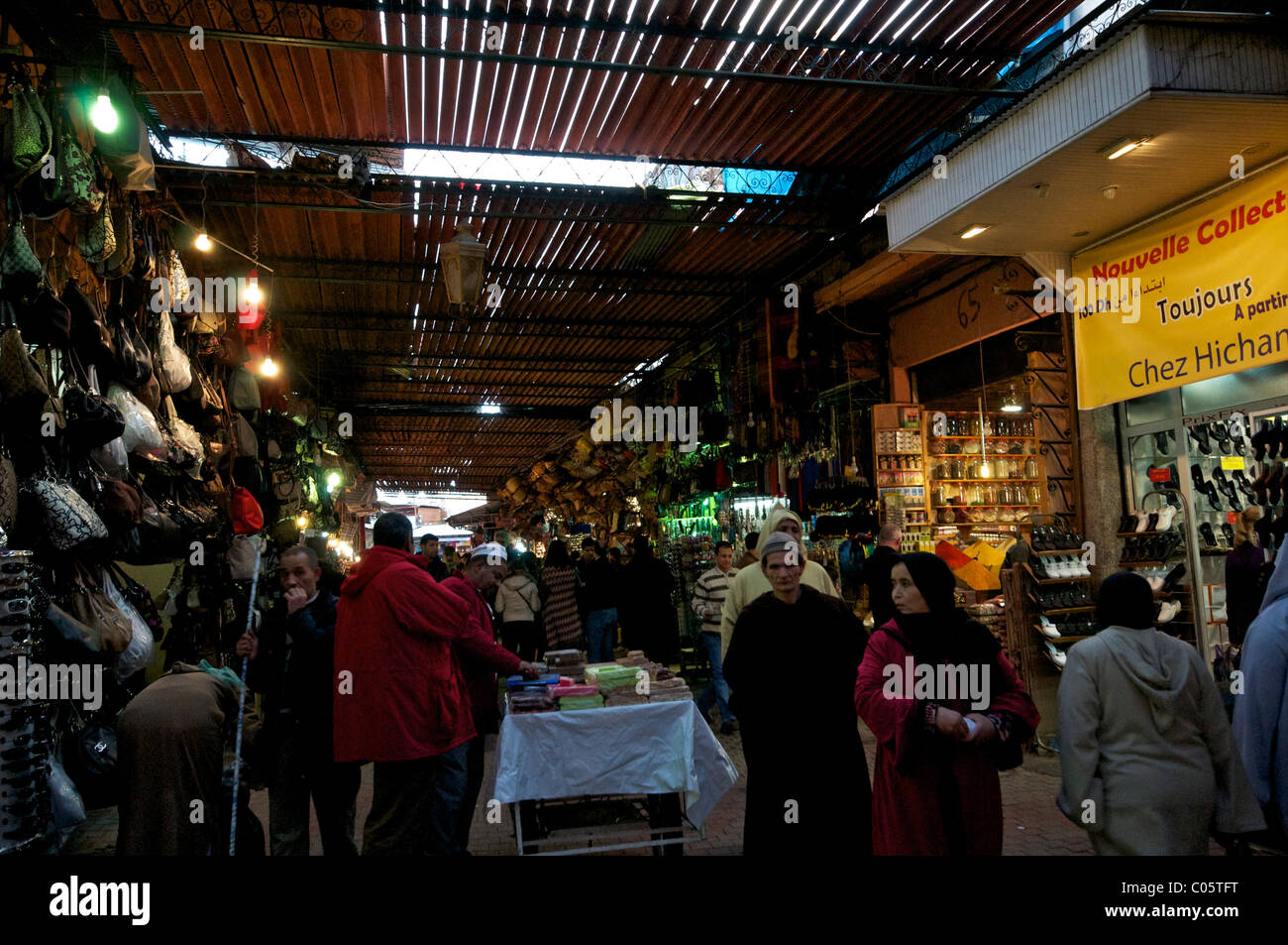 Souks Marrakesch Marrakesch Marokko dunklen Dach Latten Stockfoto