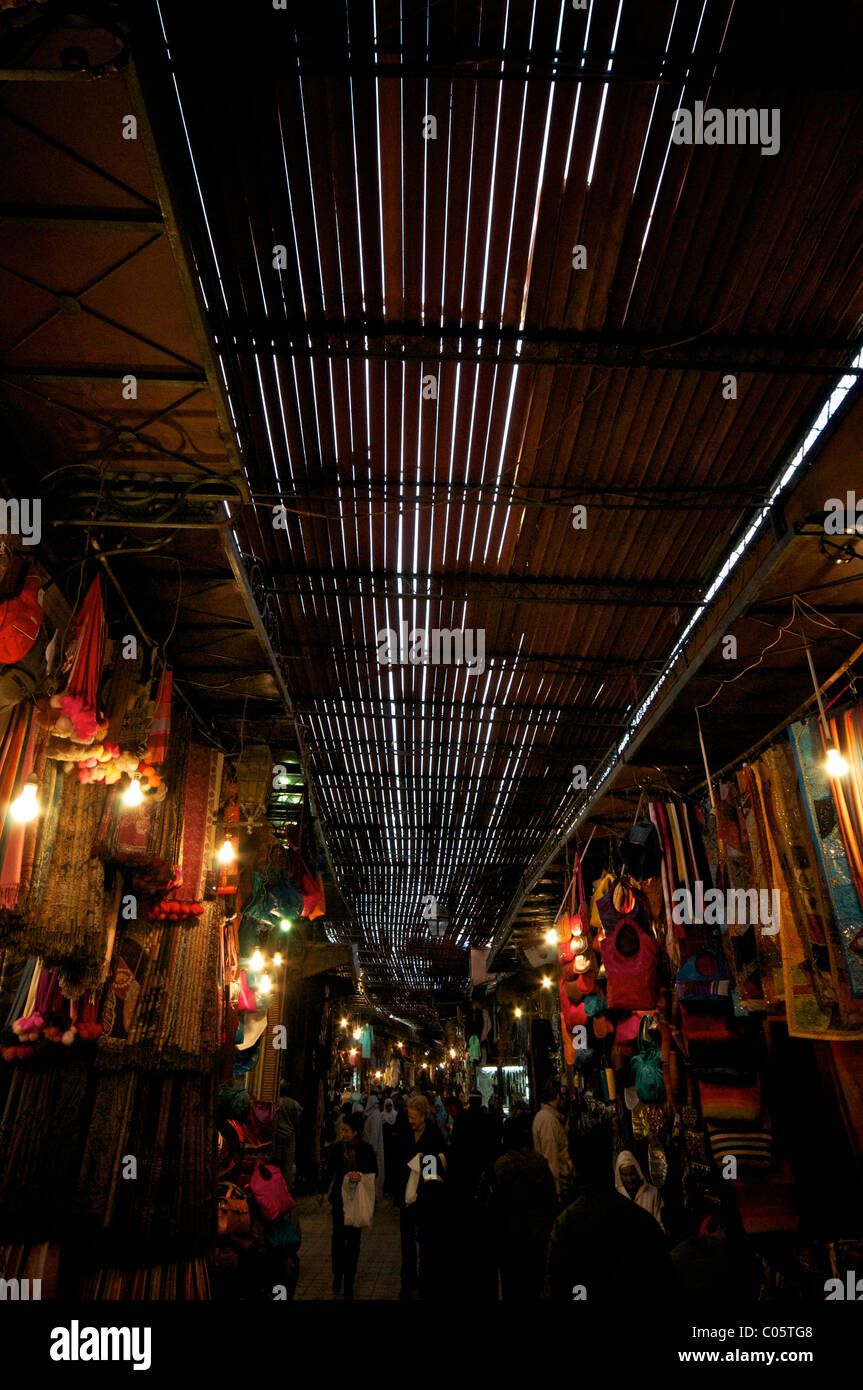 Souks Marrakesch Marrakesch Marokko dunklen Dach Latten Stockfoto