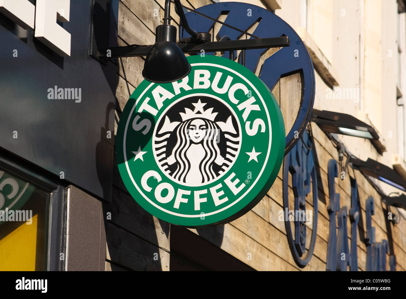 Nahaufnahme von Starbucks Shop anmelden Stockfoto