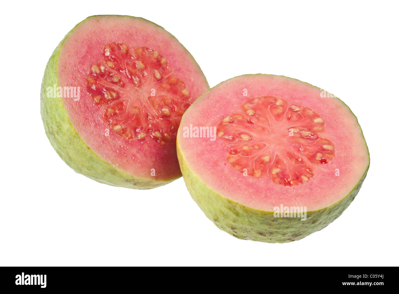 Hälften pink Guave isoliert auf weißem Hintergrund Stockfoto