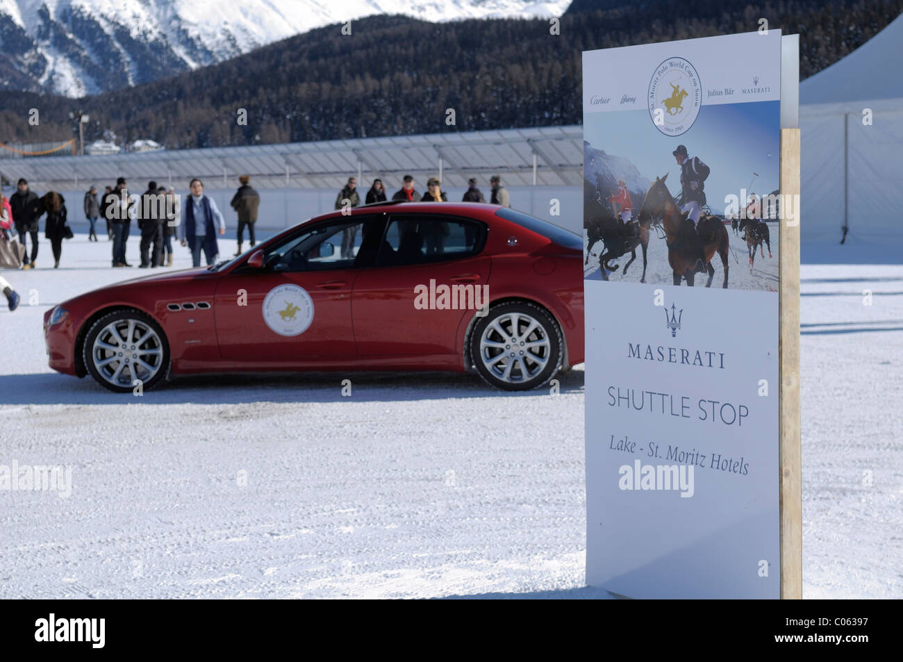 Maserati-Shuttle-Service für VIP-Gäste des Poloturniers, stoppen, 26. St. Moritz Polo World Cup on Snow, St. Moritz Stockfoto