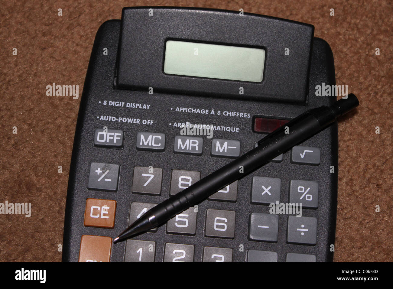Zweisprachige Rechner und Stift Zahlen Stockfoto