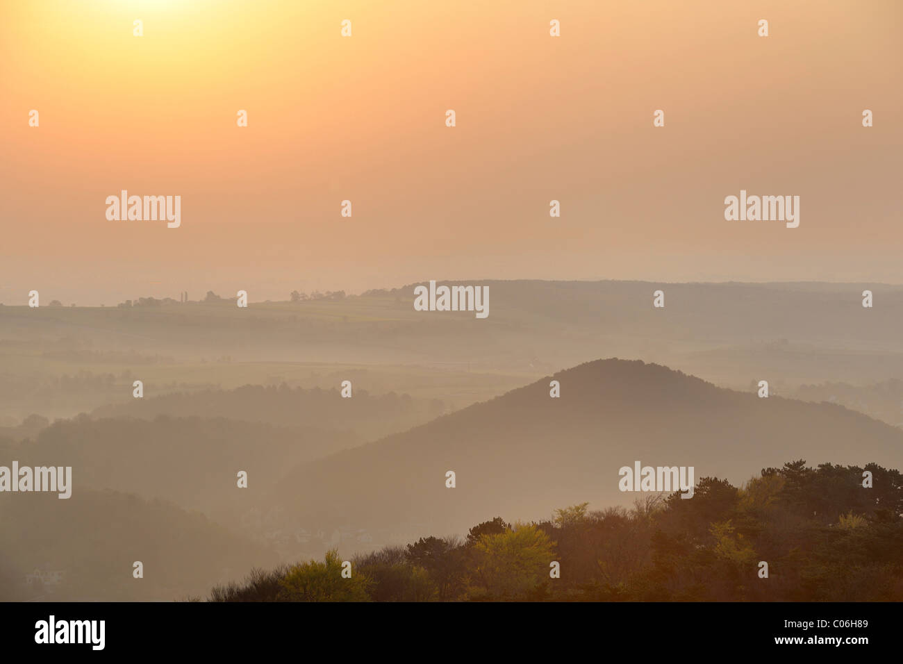 Sonnenaufgang von der Lookout, Berndorf guglzipf gesehen, Triestingtal Tal, Lower Austria, Austria, Europa Stockfoto