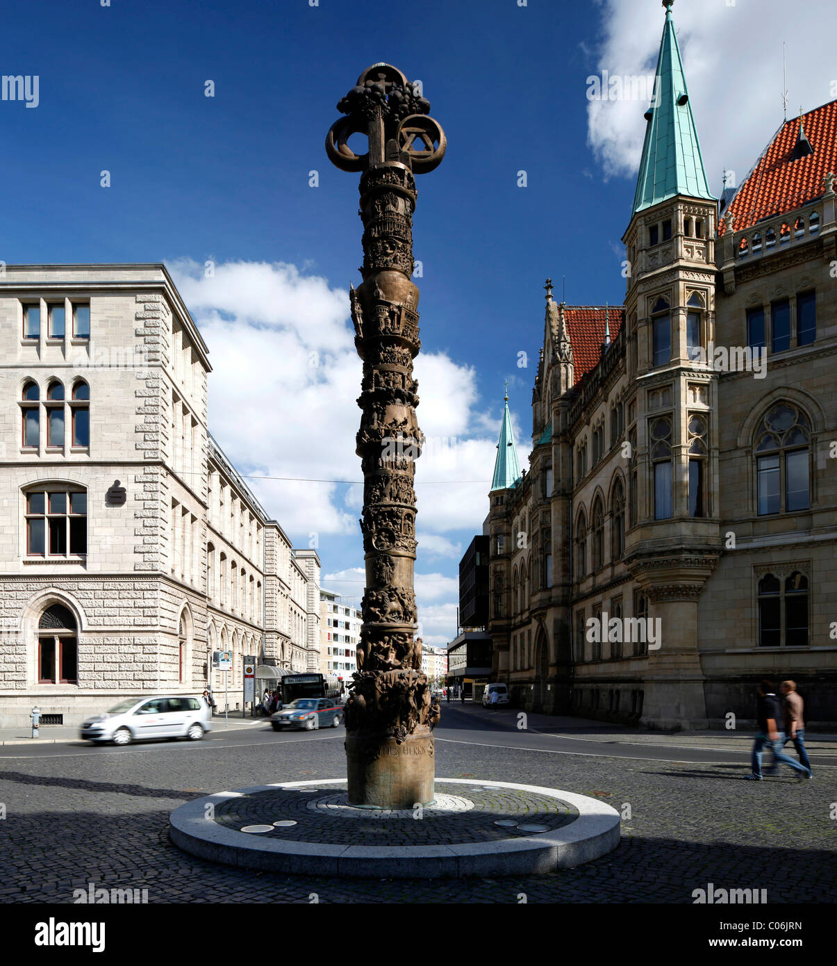 Bezirk Regierung und Brunswick City Hall, Säule "2000 Jahre Christentum", Braunschweig, Niedersachsen, Deutschland, Europa Stockfoto