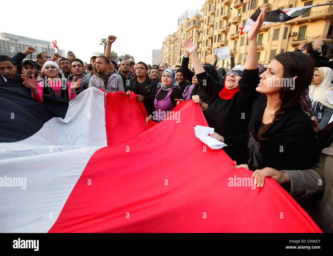 Zivile Unruhen Tahrir Platz, Kairo, Ägypten, 1. Februar 2011. Tausende Menschen protestieren gegen Präsident Hosni Mubarak Stockfoto