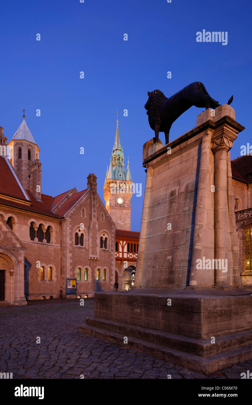 Burg Dankwarderode und Burgloewe Löwenstatue, Braunschweig, Brunswick, Niedersachsen, Deutschland, Europa Stockfoto