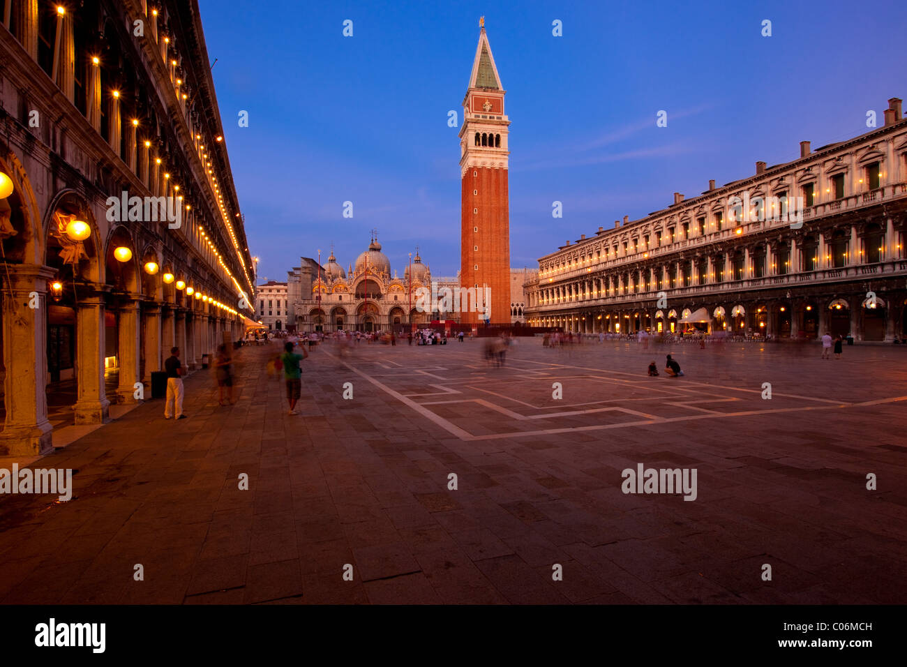 Piazza San Marco in der Abenddämmerung, Venedig Veneto Italien Stockfoto