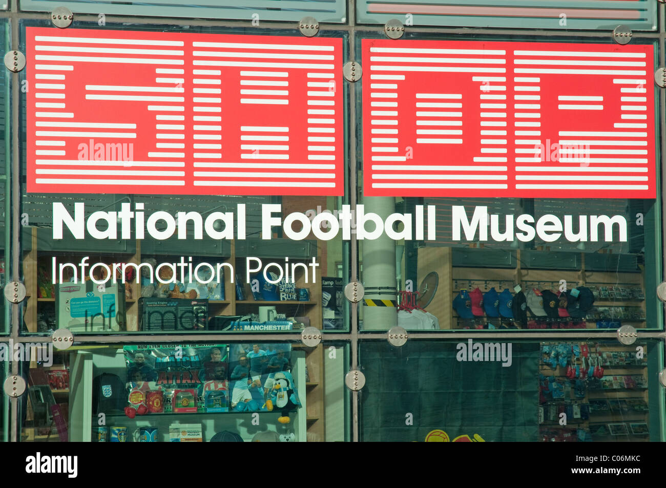National Football Museum Shop, Urbis building,Manchester.The National Football Museum liegt offen Herbst 2011. Stockfoto