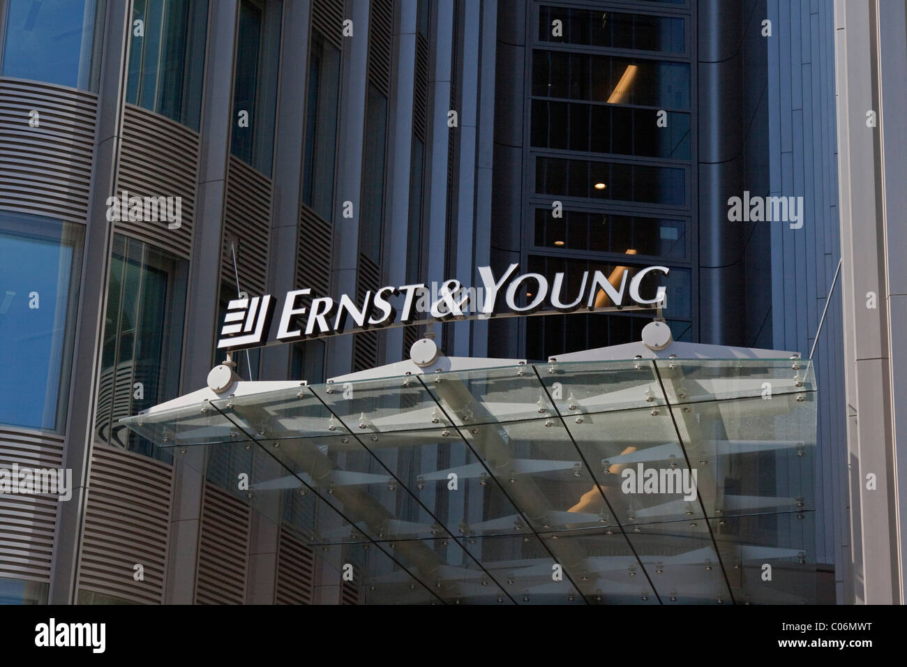 Ernst & Young Wirtschaftsprüfer, Buchhaltung und professionelle Dienstleistungen Firma, Büro Berlin Friedrichstraße, Deutschland, Europa Stockfoto