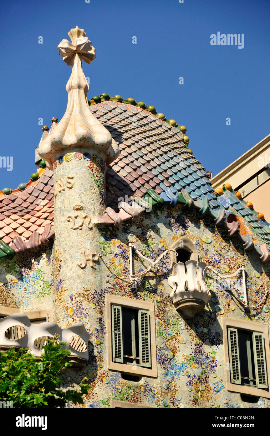 Fassade des Casa Batlló von dem berühmten spanischen Architekten Antoni Gaudí im modernistischen Stil, Barcelona, Spanien Stockfoto