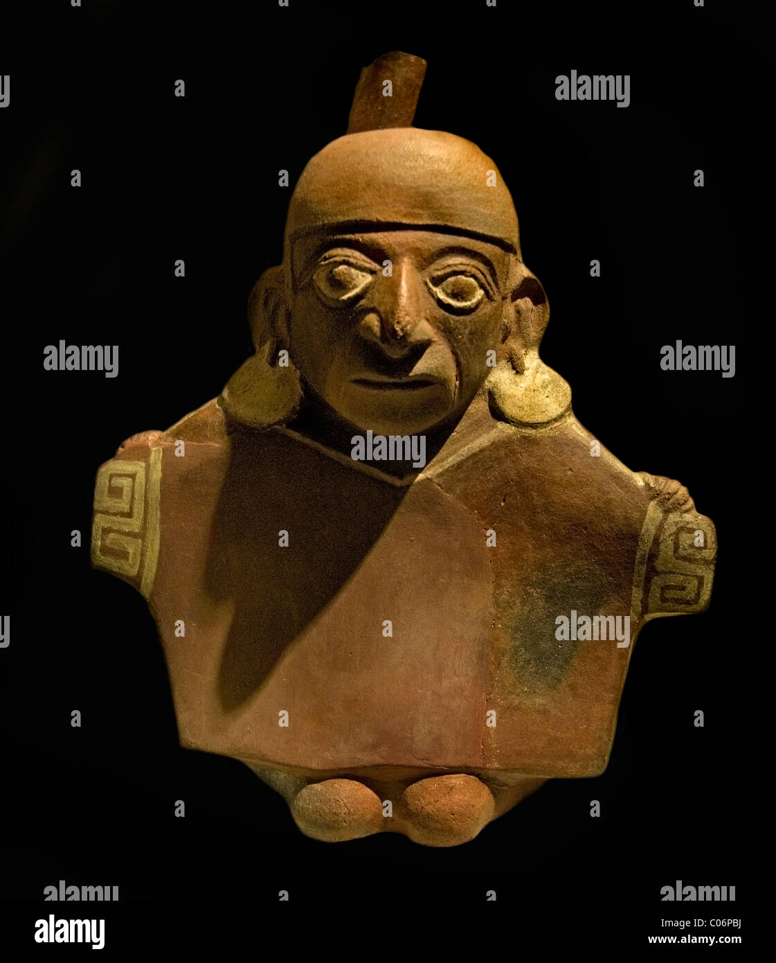 Mochica 100 700 AD Peru peruanischer Charakter in Hemden gekleidet Stockfoto