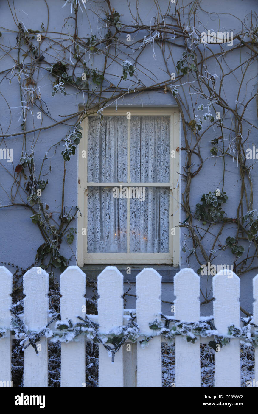 Eine traditionelle irische Cottage-Schiebefenster in Bunratty, Co Clare, Republik Irland Stockfoto