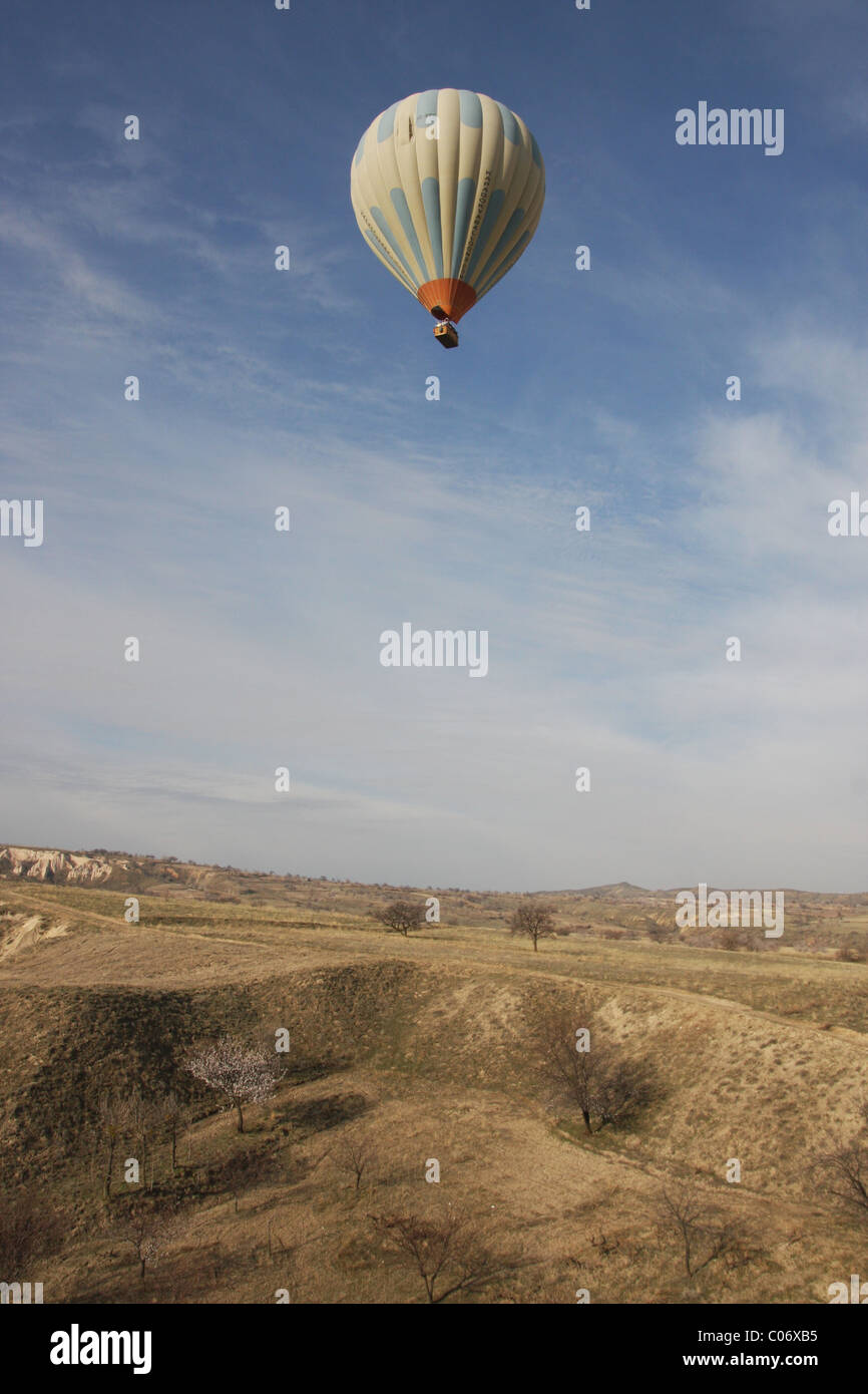 Ballonfahrt über Cappadocia in der Türkei im Morgengrauen Stockfoto