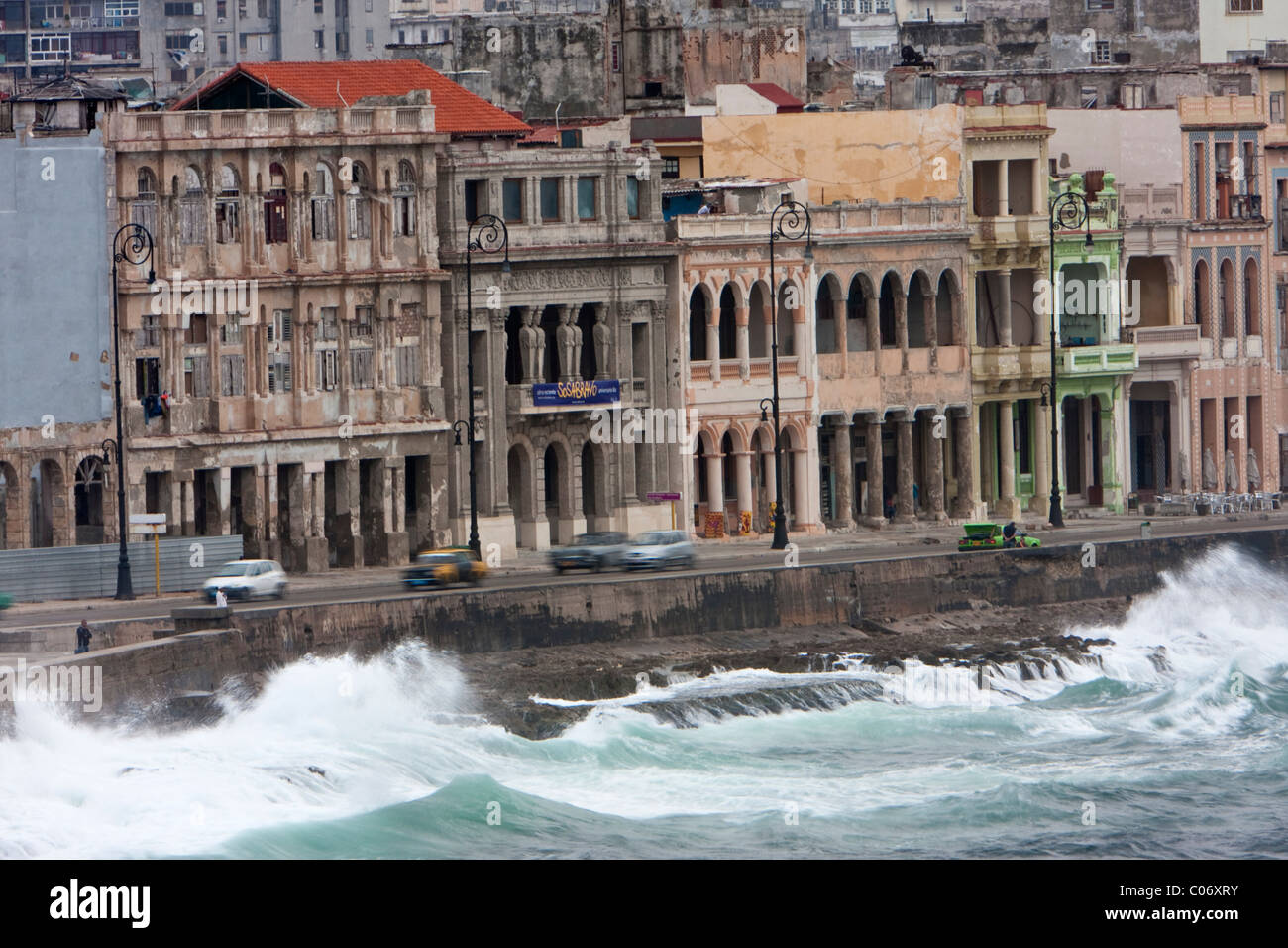 Kuba, Havanna. Havannas Malecon (Strandpromenade) an einem winterlichen Tag. Stockfoto