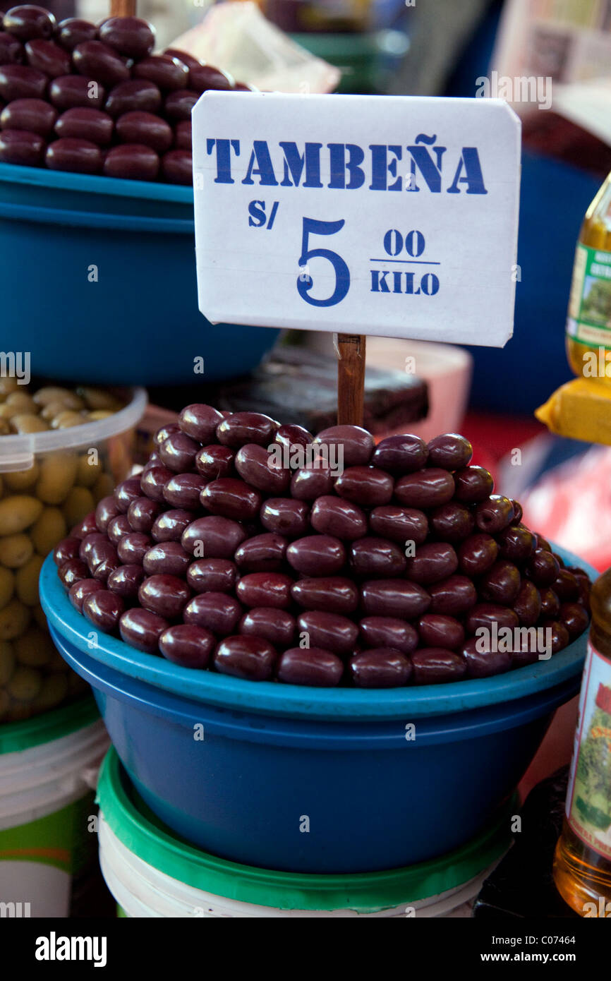 Arequipa, Peru Mercado de San Camilo, oder San Camilio Markt, wo Produkte aus ganzen südlichen Peru gesehen werden kann. Stockfoto