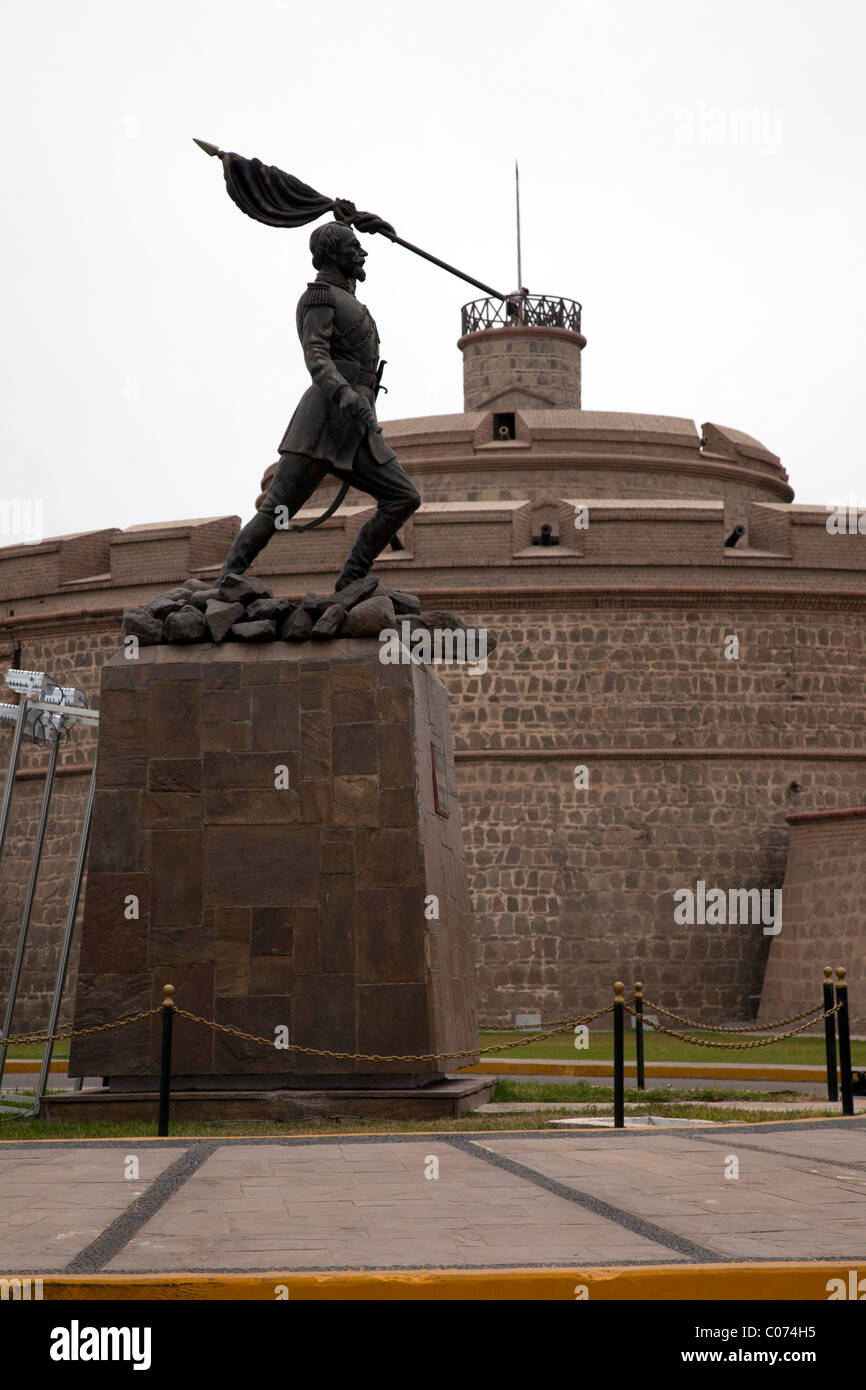 Die kolonialen Straßen von Callao, Peru. Die weitläufigen Hafenstadt ist ein Stadtteil von Lima, sondern zieht Kreuzfahrtschiffe und dem Flughafen. Stockfoto