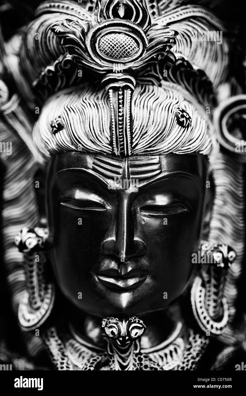 Indische Gottheit Statue, Lord Shiva. Monochrom Stockfoto