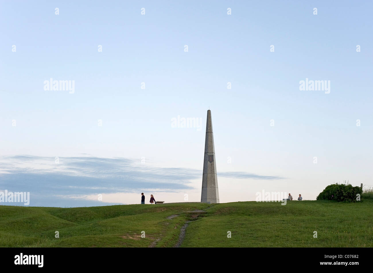 Denkmal-Obelisk für die 1. Division der US Streitkräfte am Omaha Beach in der Nähe von Colleville-Sur-Mer, Normandie, Frankreich, Europa Stockfoto